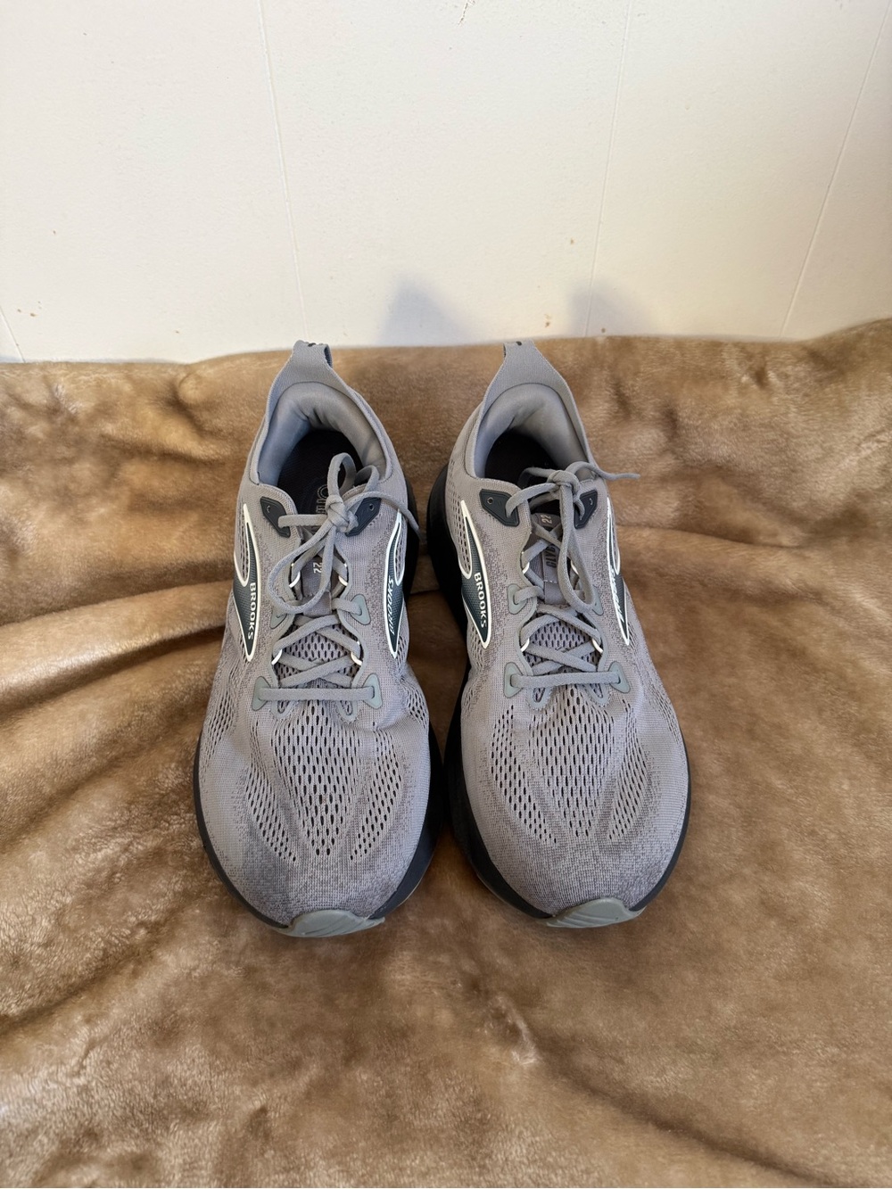 Brooks Glycerin 22 Men’s Gray and Black Glycermin Running Shoes - Picture 5 of 8